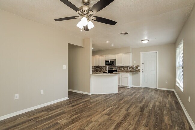 Building Photo - 518 Carlsbad Dr