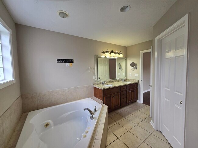 Foto del edificio - 309 Eureka Way