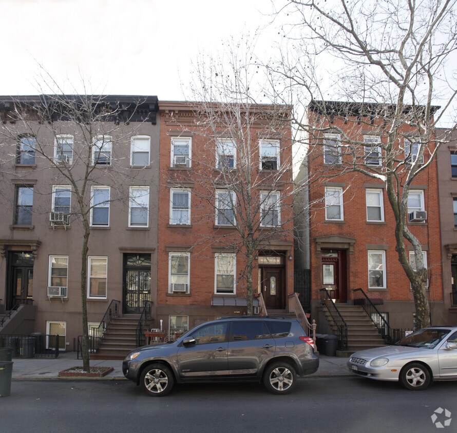 Building Photo - 320 Degraw St