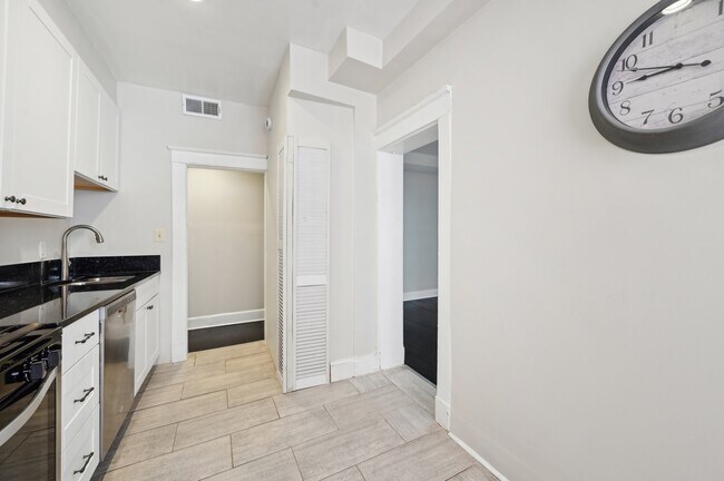 Foto del edificio - 2431 Linden Ave
