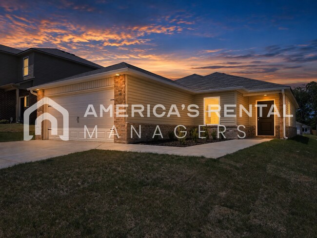 Foto del edificio - New Construction Home Available NOW!!