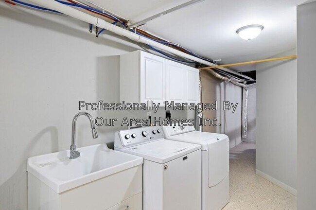 Building Photo - 706 1st Ave NW