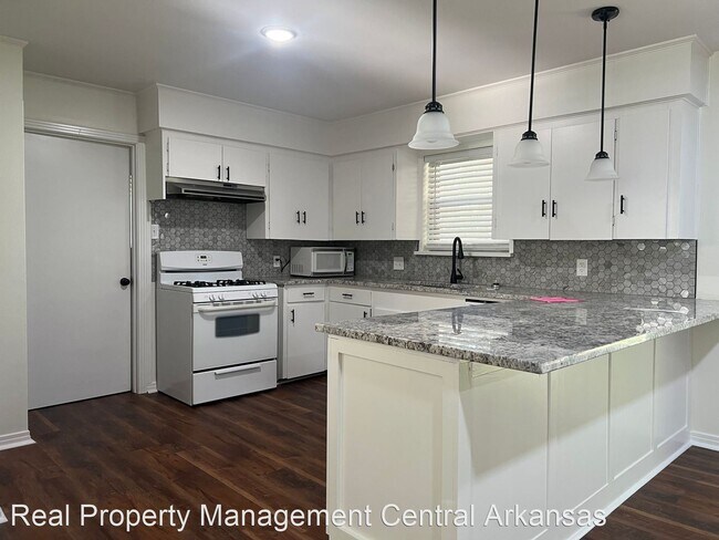 Foto del edificio - 3 br, 2 bath House - 304 S Claremont Ave