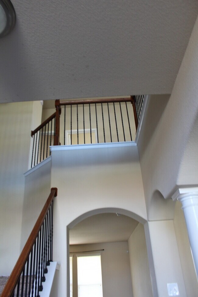 Foto del edificio - Over 3000 square feet with 3 car garage!