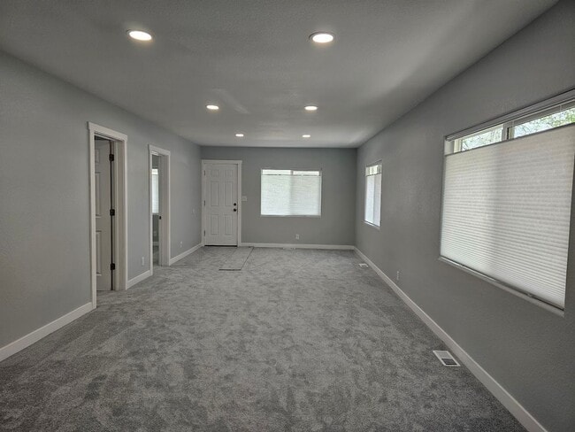 Building Photo - Beautiful Denver Home Available