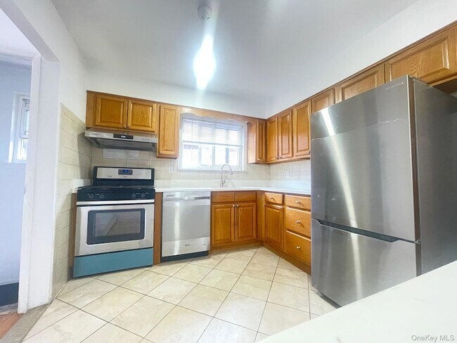 Foto del edificio - 4316 223rd Street Unit 2nd Floor