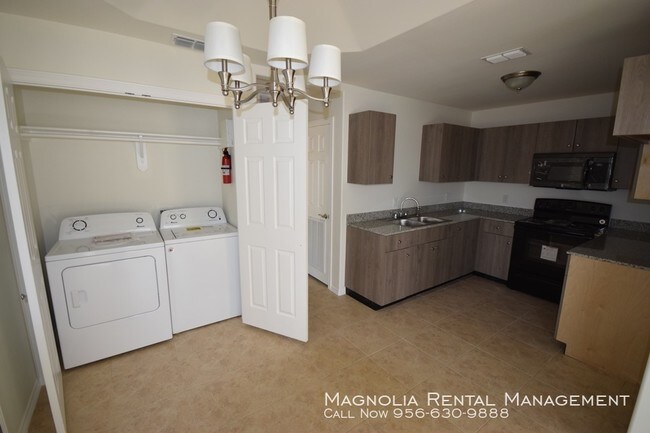 Building Photo - Tulipan Villas Apartments
