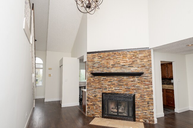 Building Photo - 526 Chanticleer