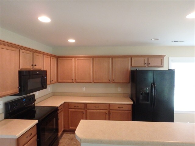 Building Photo - 1254 NE Clancy Drive