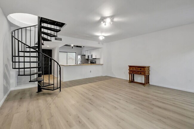 Foto del edificio - 519 NE 38th St