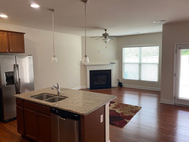 Building Photo - Stunning 3 Bedroom Greensboro Home!!