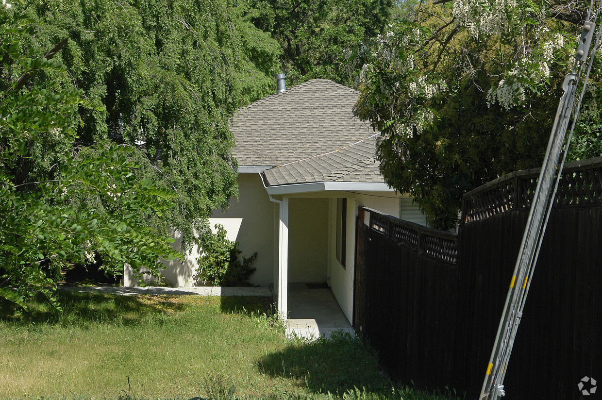 Building Photo - 1796 San Miguel Dr