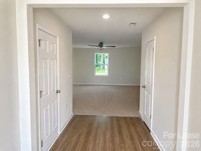 Foto del edificio - 529 Hawley St