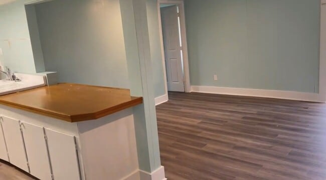 Building Photo - 611 Jehu Rd