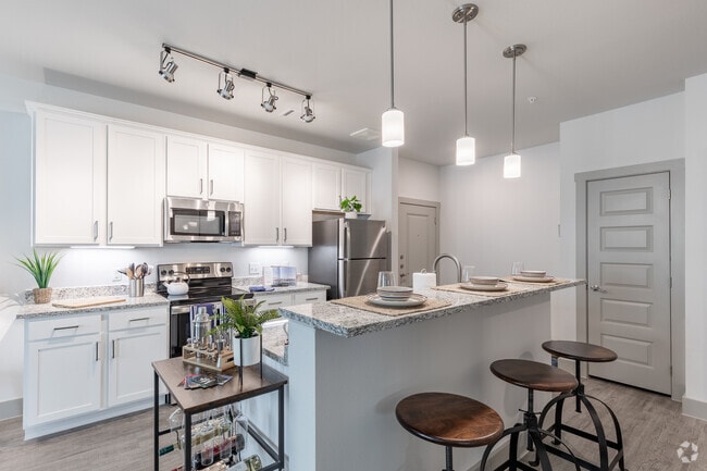 1BR, 1BA - 760 SF - Tide on 35