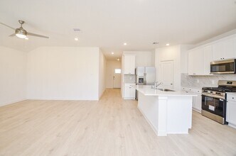 Building Photo - 31134 Royal Acrs Ct