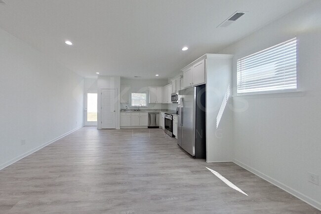 Foto del edificio - 300 Silver Maple Ln