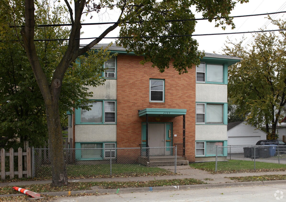 Building Photo - 1709 26th Ave N