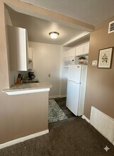 Building Photo - 516 Holiday Dr