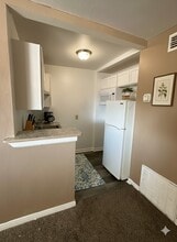 Building Photo - 516 Holiday Dr