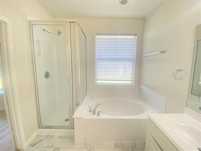 Building Photo - 130 Retama Dr