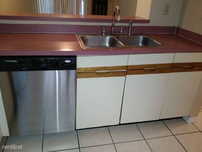 Building Photo - 2 br, 2 bath Condo - 511 E Lake Cir