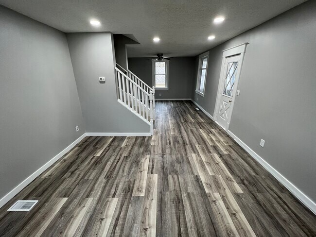 Building Photo - 111 10th St NW