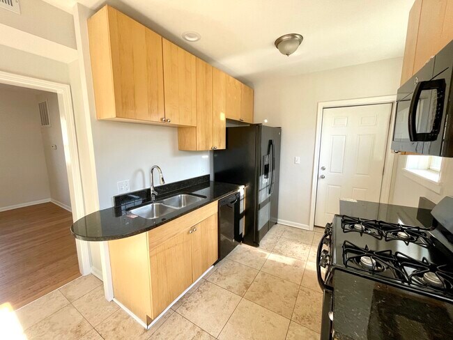 Building Photo - 7314 N Honore St