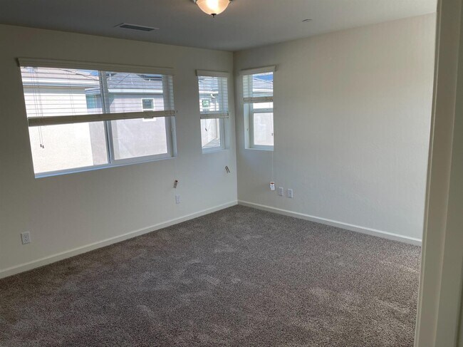 Foto del edificio - 467 Farmhouse Ave