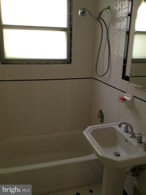 Foto del edificio - 7017 Murray Ln