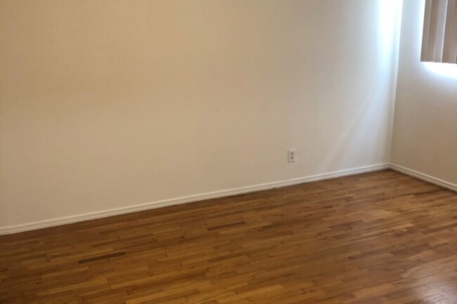 Foto del edificio - 12514 Venice Blvd