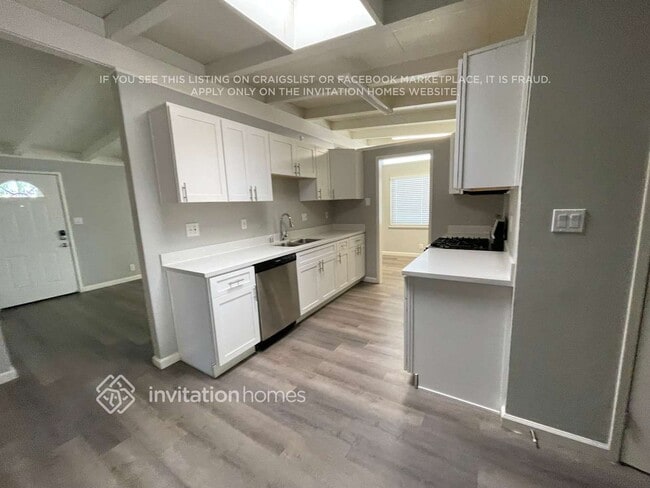 Building Photo - 400 Cabrillo Ave