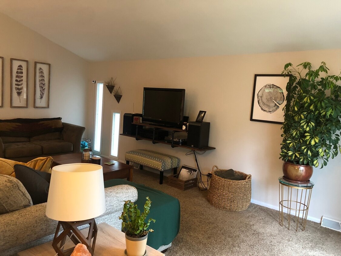 Primary Photo - 202 N 110th St
