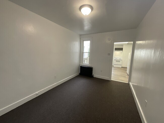 Foto del edificio - 650 W College Ave