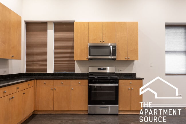 Building Photo - 1260 N Greenview Ave