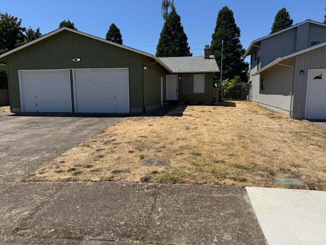 Large single level 2-bedroom/1 bath duplex in Springfield! - Large single level 2-bedroom/1 bath duplex in Springfield! House