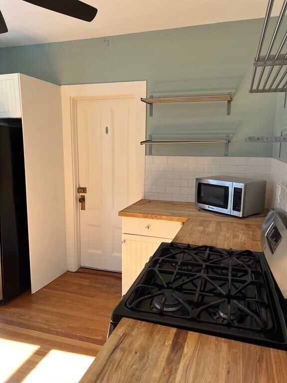 Building Photo - 10 Havey St