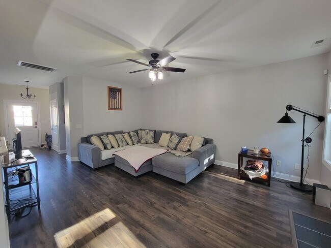 Building Photo - Rental in Anderson Creek Crossing!