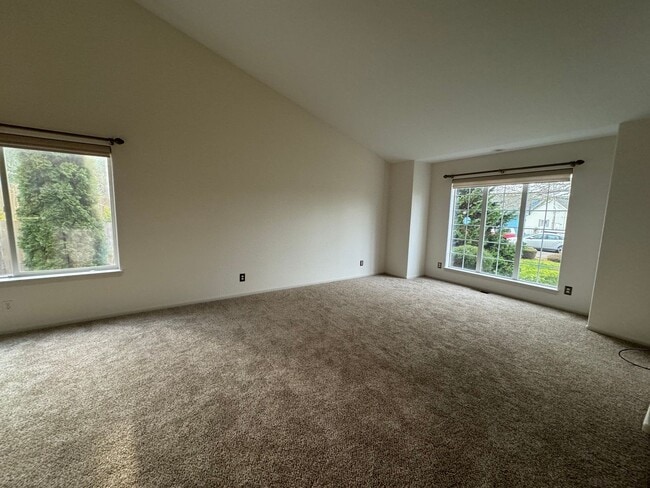 Building Photo - 3 bedroom 2 bath home in Sutherlin