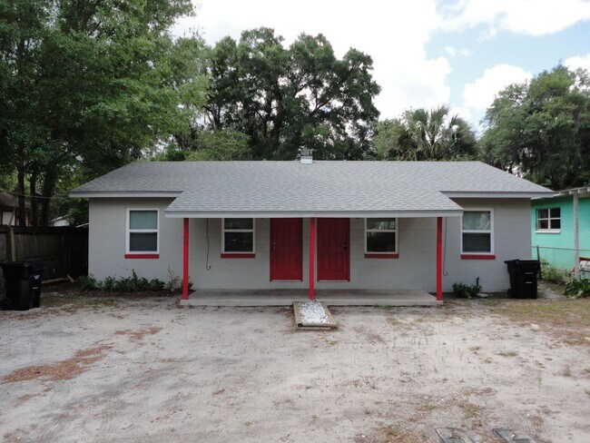 Foto del edificio - Nice recently Remodel 2 bedroom/1 bath duplex