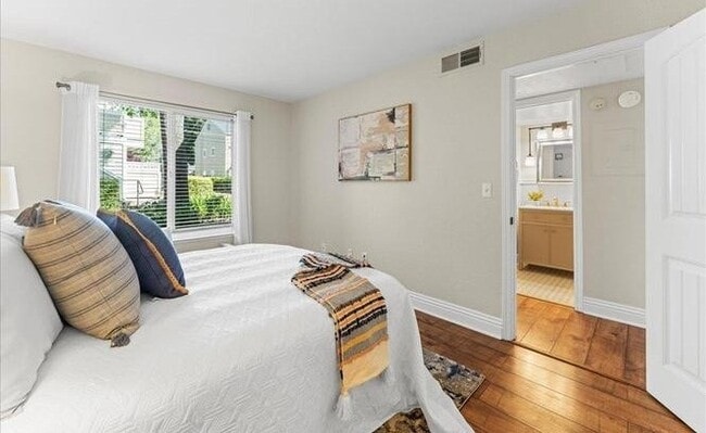 Foto del edificio - 120 Reflections Dr