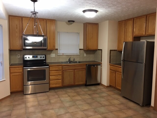 Building Photo - 3504 Brook Spring Dr