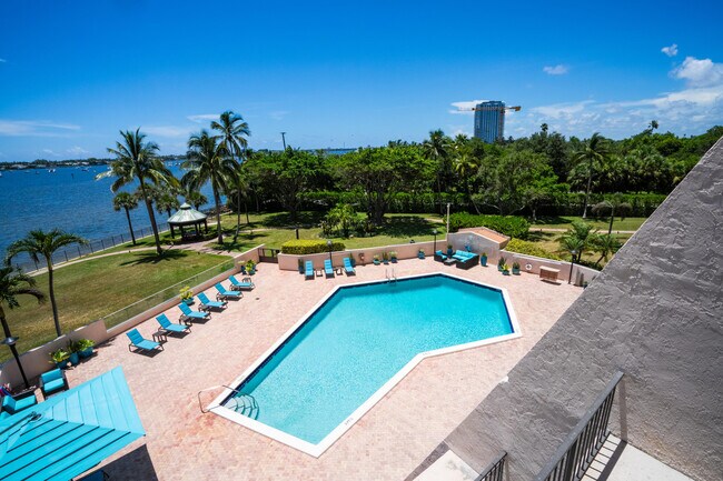 Building Photo - 5200 N Flagler Dr
