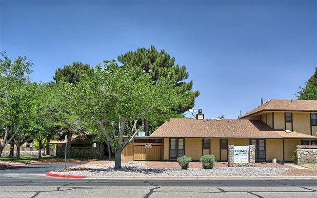 Building Photo - 1925 Trawood Dr