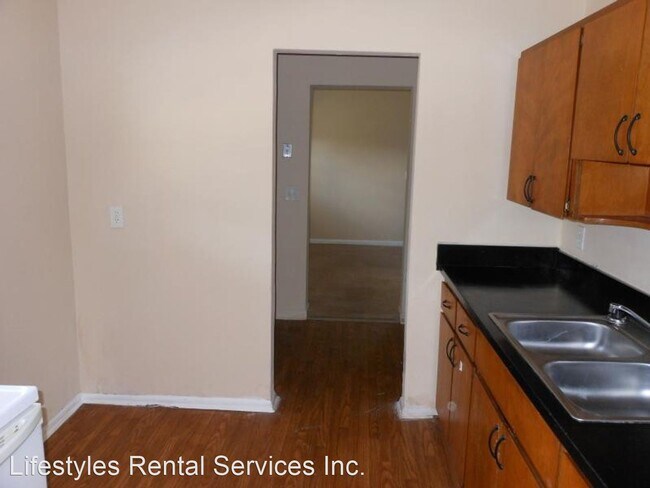 Building Photo - 3 br, 1.5 bath House - 6627 Kinlock Dr
