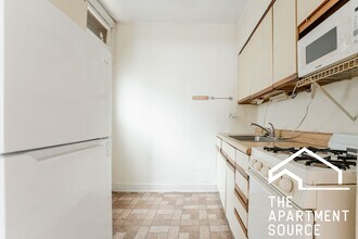 Building Photo - 512 W Cornelia Ave