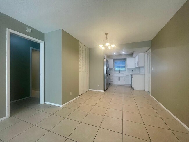 Foto del edificio - 1480 E Sample Rd