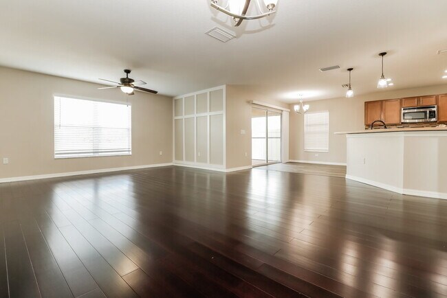 Foto del edificio - 7304 Lumber Port Dr