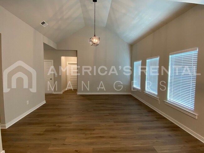 Building Photo - Home for Rent in Clanton, AL!!! Available ...