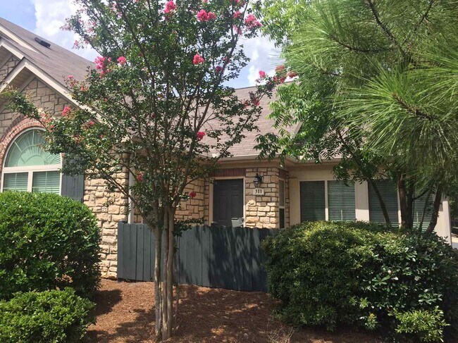 Building Photo - 311 Gladstone Dr